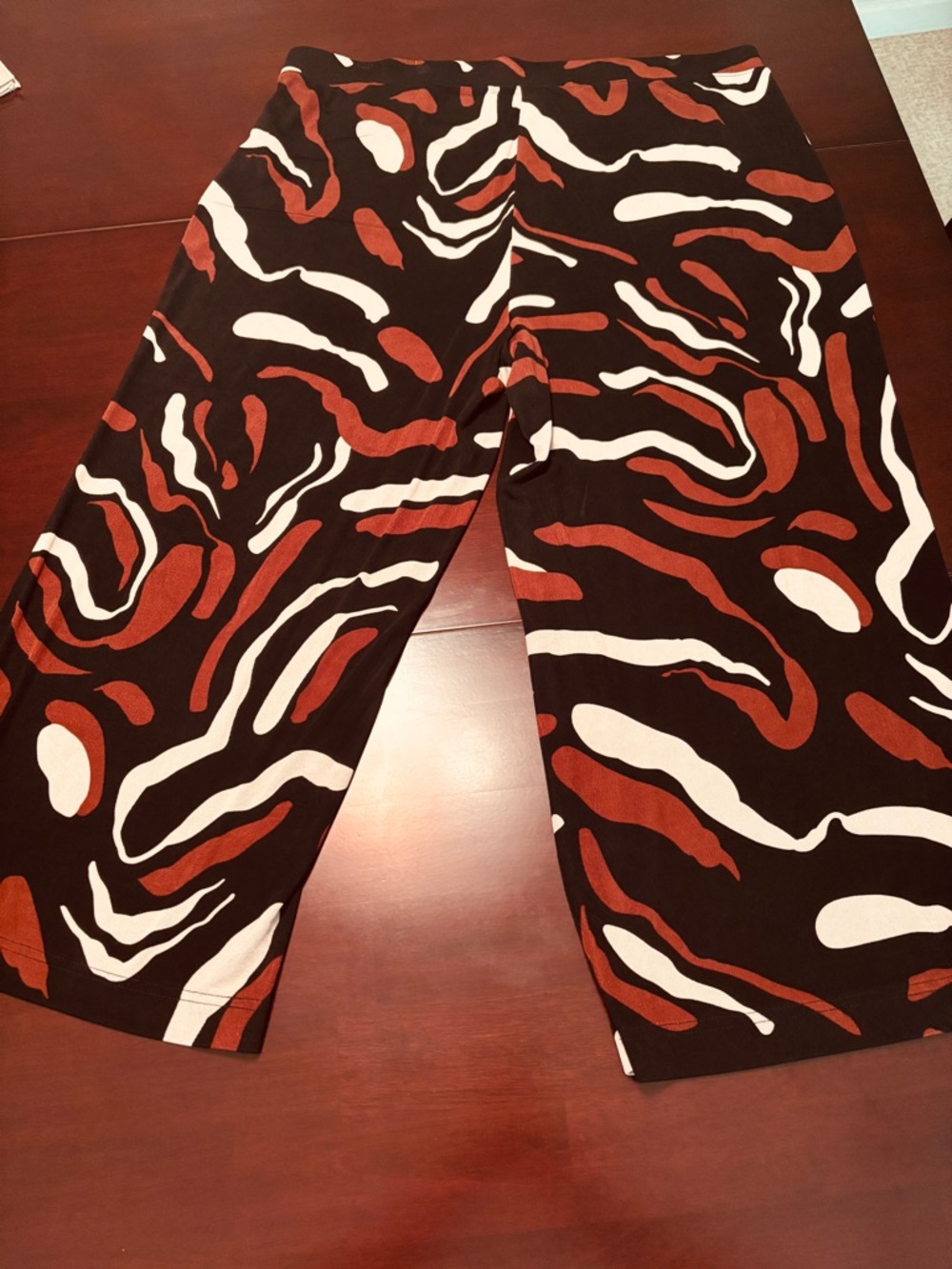 Chicos Black, Rust & White Abstract Print Wide Leg Pants and Matching Top